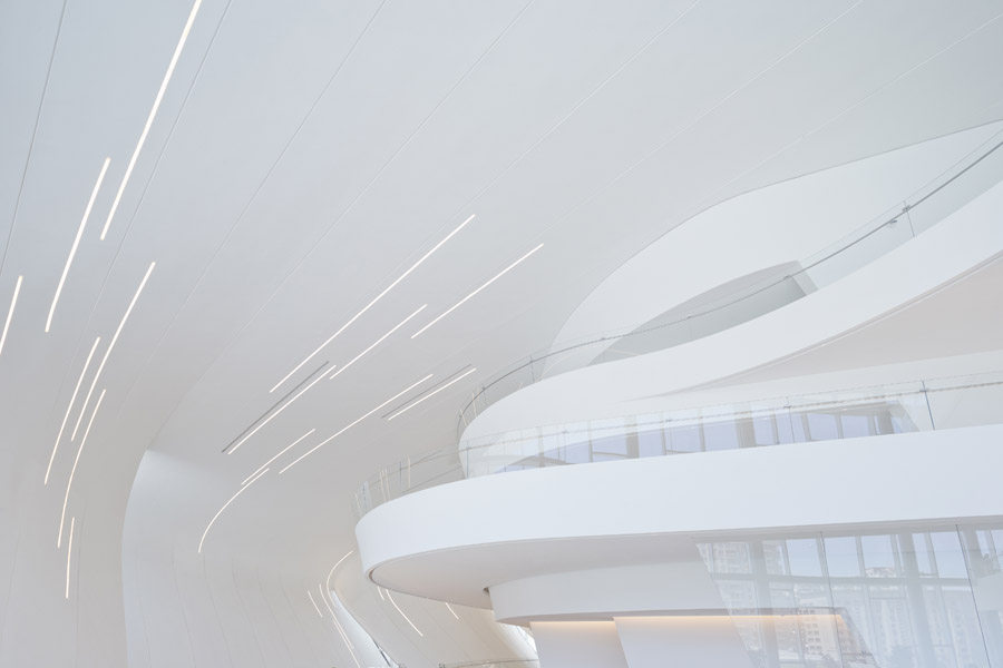 Heydar Aliyev Centre / Zaha Hadid Architects(扎哈，哈迪德)__c_WHwpbG8ousWkD_wX46koZ5d2zSxlzIkNq25OpjwHJWVhCVD4EXUbVDu7s-w1u9aivJB6btd7EmOb1.jpg