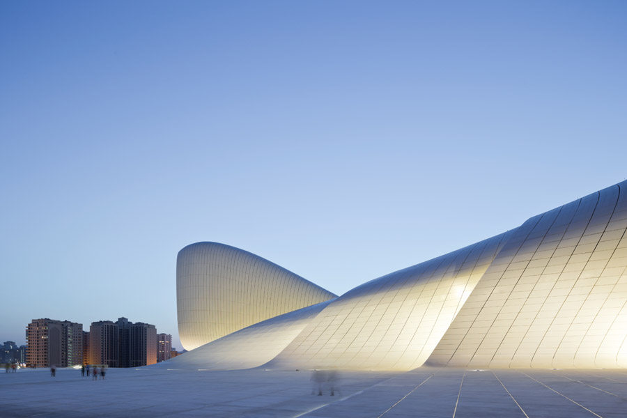 Heydar Aliyev Centre / Zaha Hadid Architects(扎哈，哈迪德)__c_WZoafOGJJl4liNM5beJFHyD-u31WTn3YRspEuSq3rlumwpSlOSPnKwHPQKPfoMcqRAEeEcnHV_Ck2.jpg