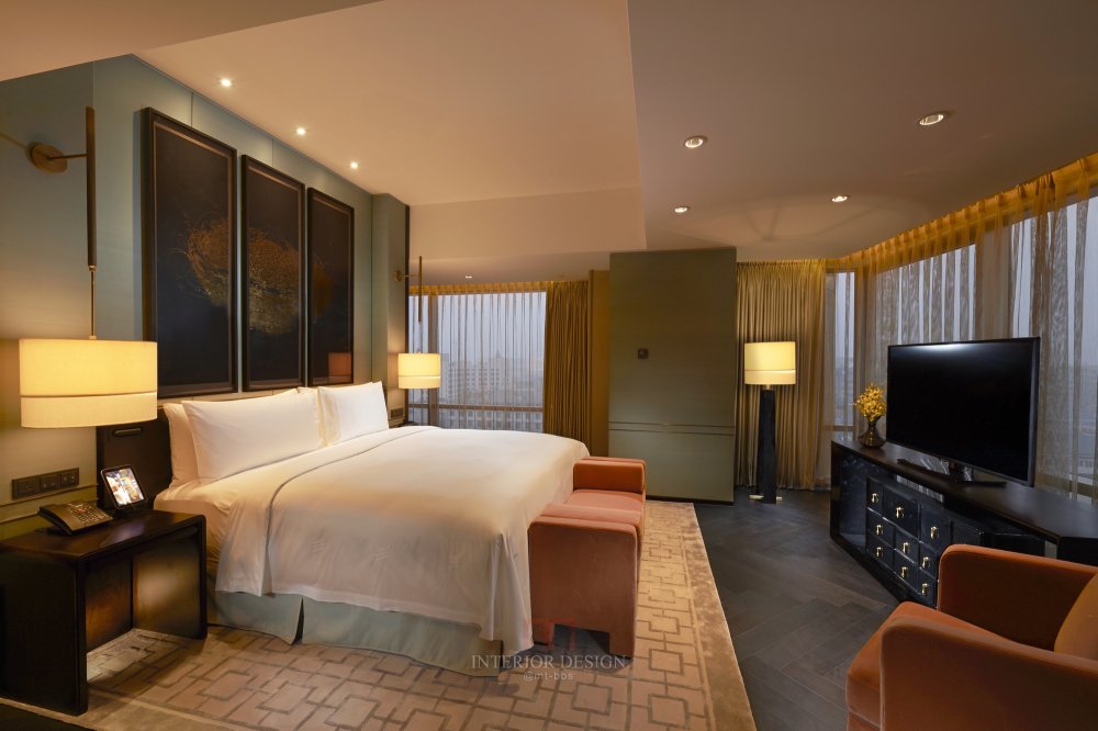 北京华尔道夫酒店Waldorf Astoria Beijing（Yabu Pushelberg）_Premier_Suite_Bedroom.jpg