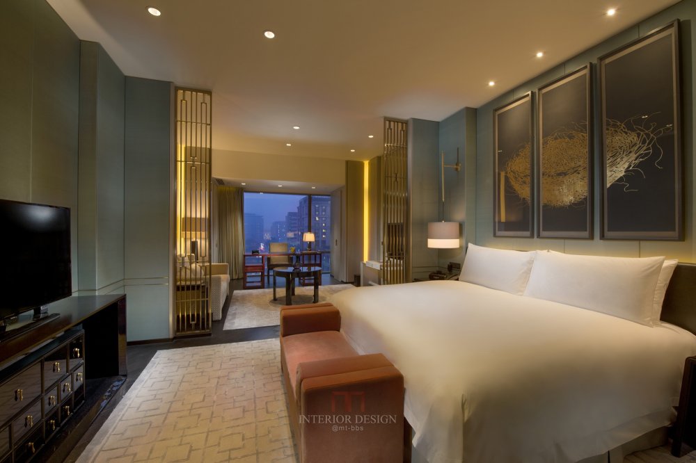 北京华尔道夫酒店Waldorf Astoria Beijing（Yabu Pushelberg）_WA Guest Room - Dusk.jpg