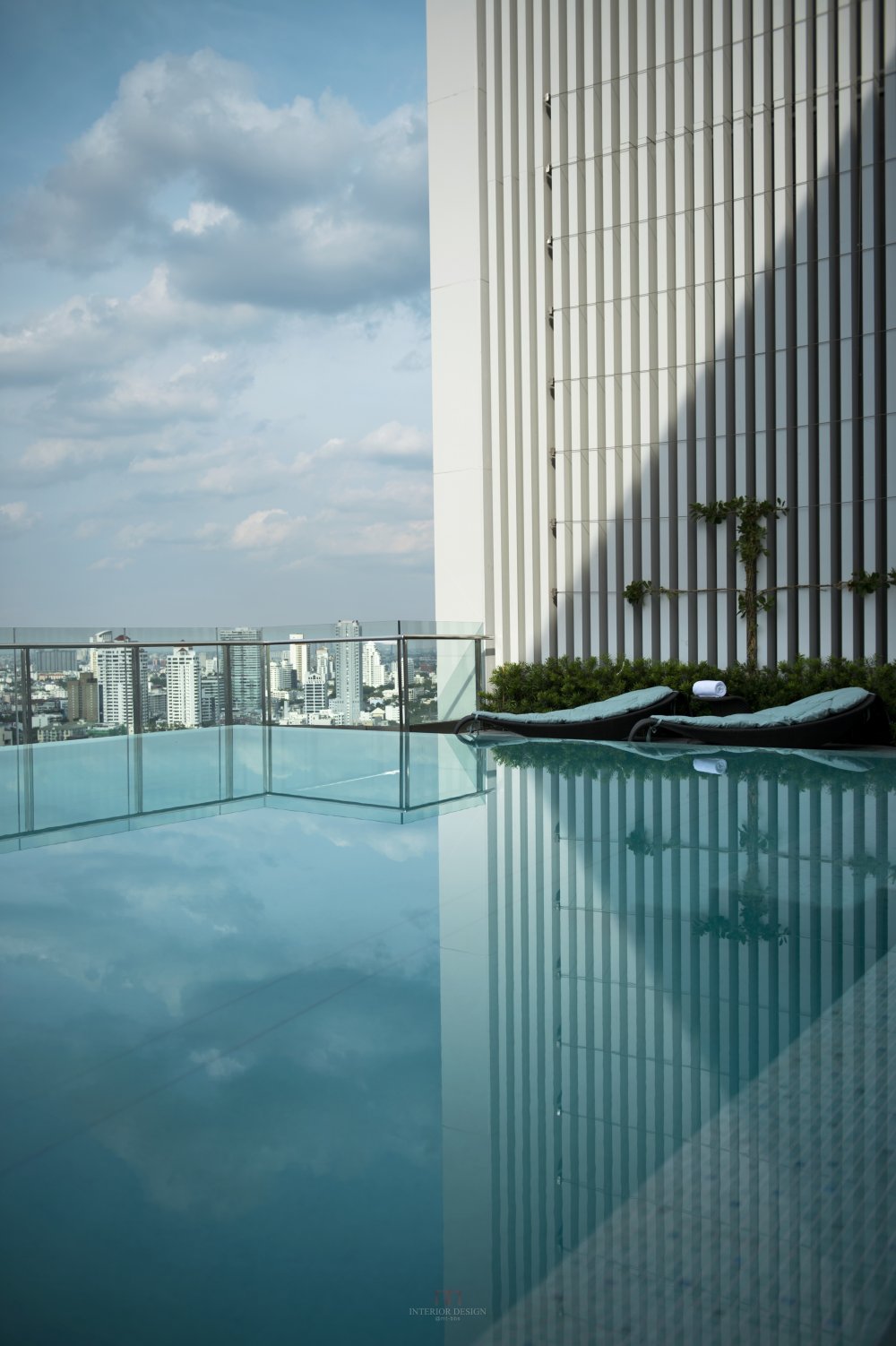 曼谷素坤逸希尔顿酒店 Hilton Sukhumvit Bangkok_Pool_Details_03_HR.jpg