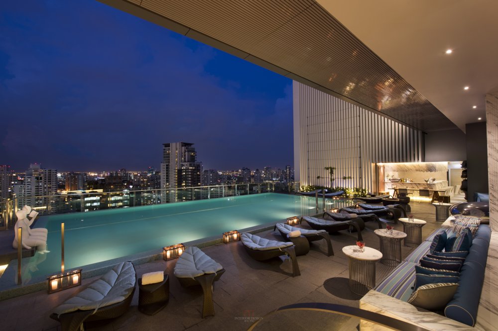 曼谷素坤逸希尔顿酒店 Hilton Sukhumvit Bangkok_Pool_Dusk_HR.jpg