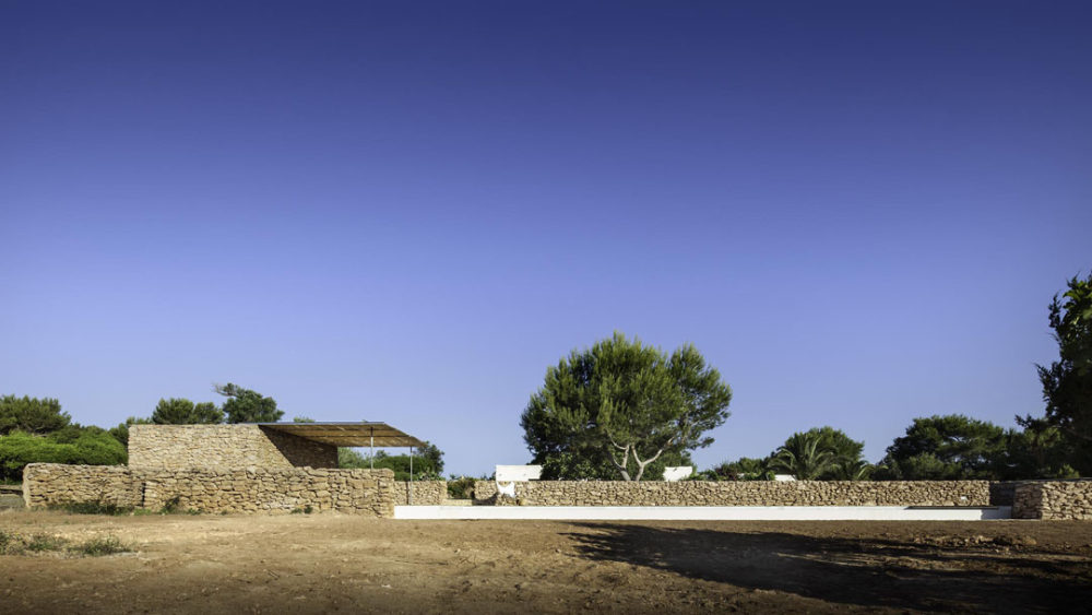 Pool + Outdoor lounge / marià castelló, arquitecte__c_dc05TAVTq6HL0_RSh8Ljunu1FdL36wfZ4bsOEPsXsCkkJN-WcoC3tmjG6HyR4IJFU6mhrRlLrFhYB.jpg