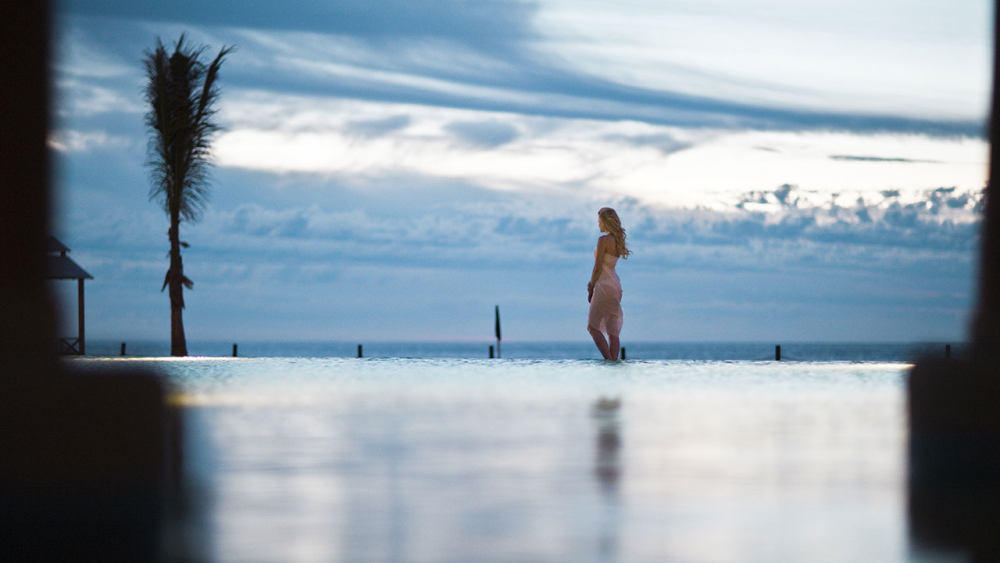 加州洛斯卡沃斯凯悦酒店 Hyatt Ziva Los Cabos_Hyatt-Ziva-Los-Cabos-P033-Beach-Woman-1280x720.jpg