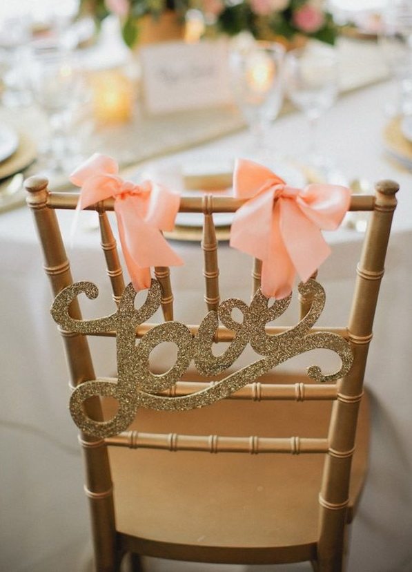 致甜蜜的你们：11种婚礼现场椅子DIY_rose-and-gold-wedding-ideas.jpg