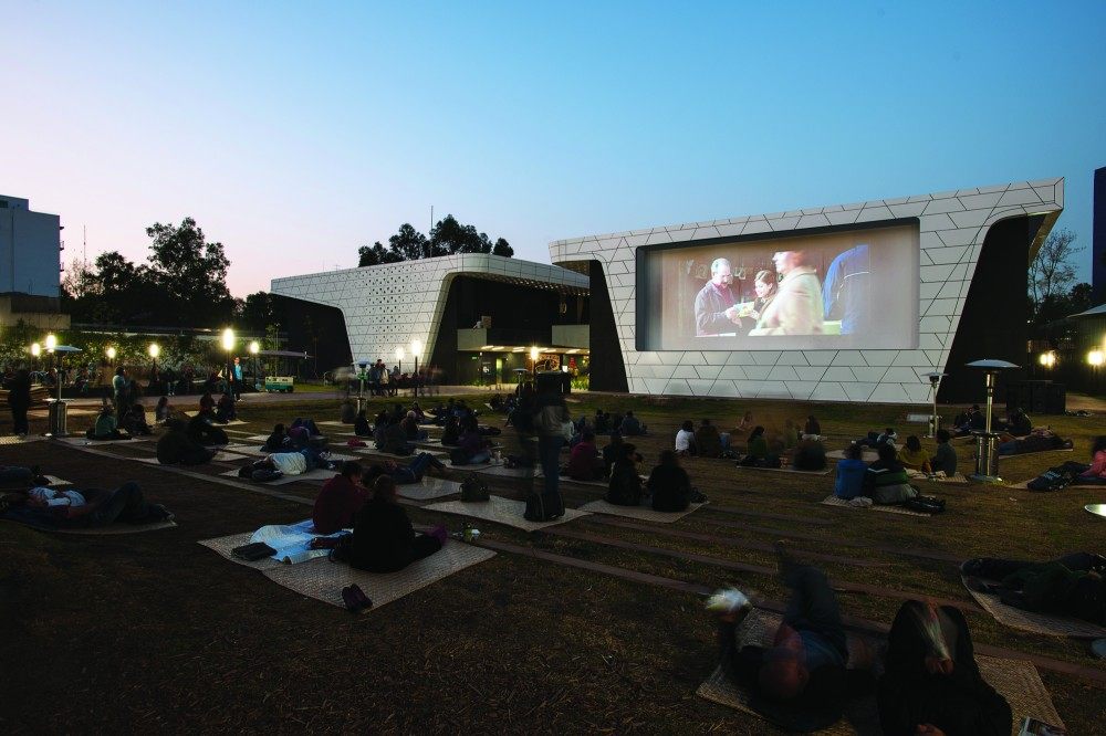 5304a047e8e44ee8ac000101_cineteca-nacional-s-xxi-rojkind-arquitectos_2011004_cin.jpg