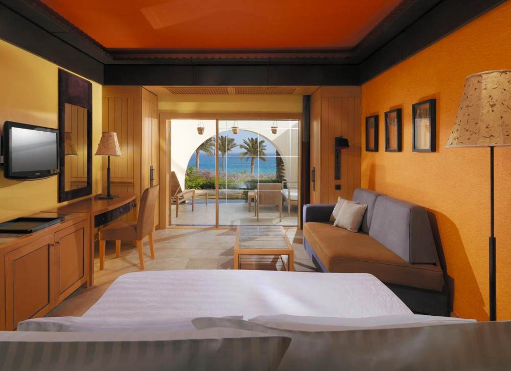 4)Le Meridien Dahab Resort—Deluxe Room - Interior and Patio View 拍攝者.jpg