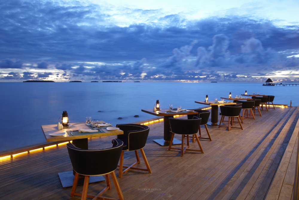 马尔代夫安纳塔拉度假村(官方摄影) Anantara Kihavah Villas_47358280-H1-Salt_restaurant_deck.jpg