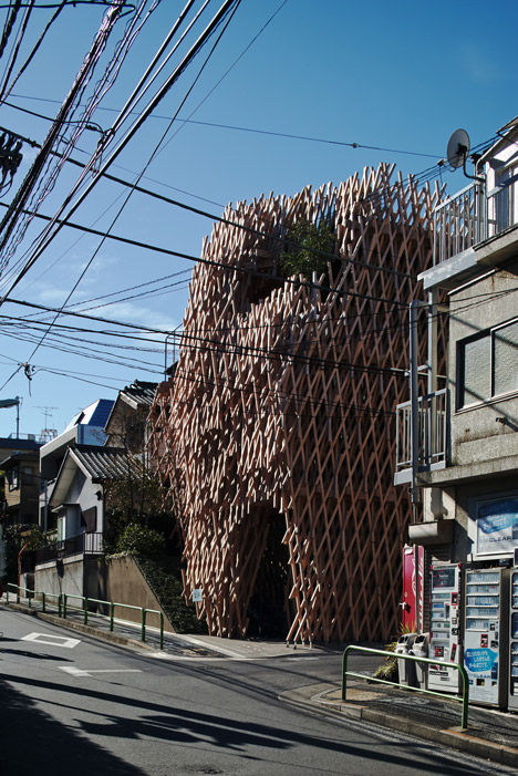 SunnyHills-cake-shop-by-Kengo-Kuma-encased-within-intricate-timber-lattice_dezeen_50.jpg