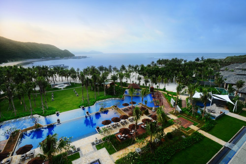 三亚半山半岛安纳塔拉度假酒店 Anantara Sanya Resort & Spa_52522787-H1-Shoreline_resort_panorama.jpg