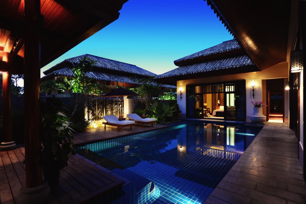 三亚半山半岛安纳塔拉度假酒店 Anantara Sanya Resort & Spa_52742970-H1-Spa_Pool_Villa_exterior_by_night.jpg