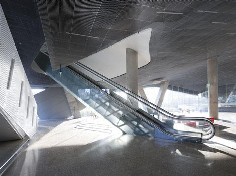 佩罗自然博物馆_dezeen_Perot-Museum-of-Nature-and-Science-by-Morphosis_3.jpg