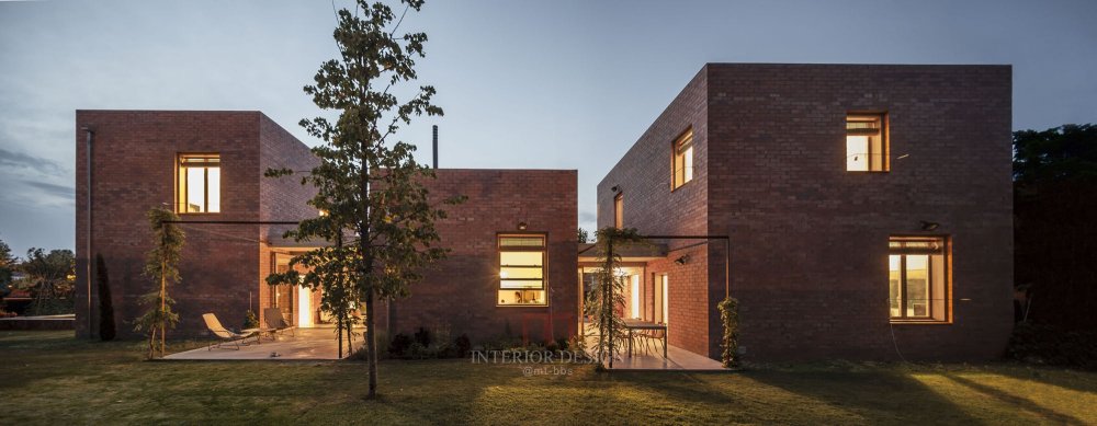 巴塞罗那圣库加特小镇上的红楼 CASA 1101 - H Arquitectes_04.jpg