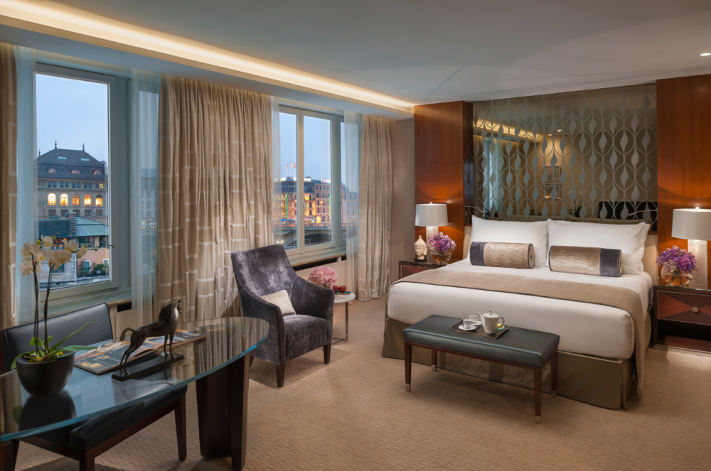 日内瓦文华东方酒店Mandarin Oriental Hotel Geneva_geneva-13-deluxe-suite-bedroom.png