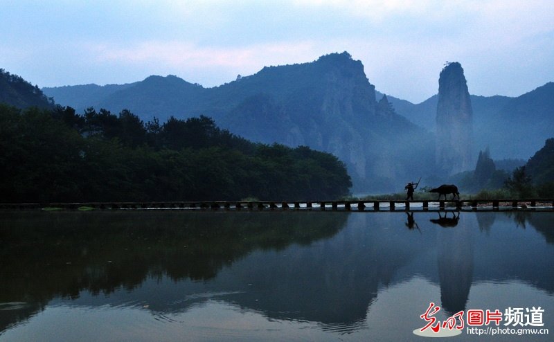 水墨风景画_093743jsx0h4wsovd0smdm.jpg