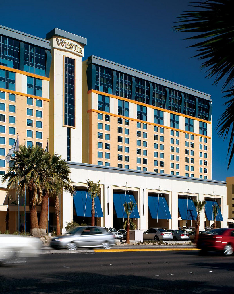 拉斯维加斯湖威斯汀度假酒店_12)The Westin Casuarina Las Vegas Hotel, Casino &amp_ Spa—Exterior 拍攝者.jpg