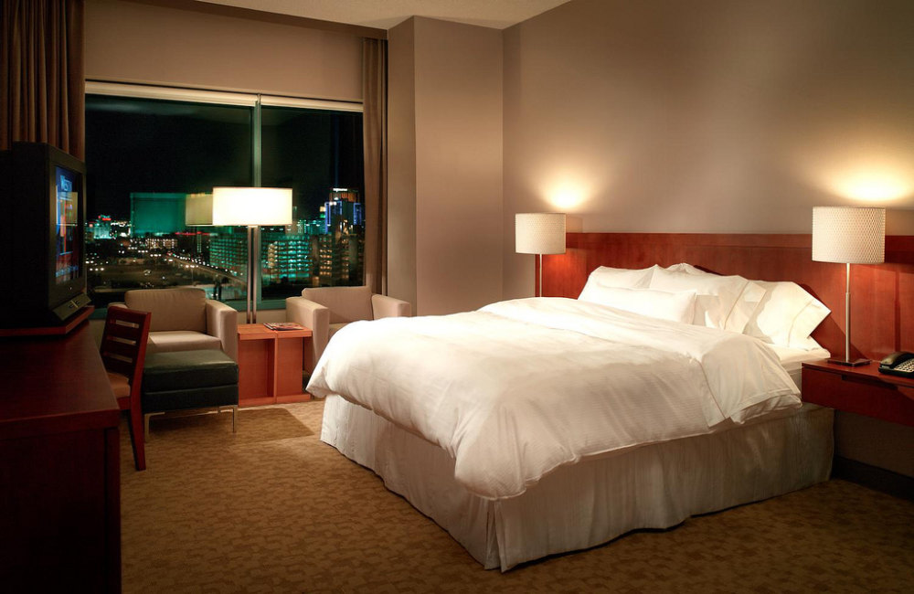 拉斯维加斯湖威斯汀度假酒店_22)The Westin Casuarina Las Vegas Hotel, Casino &amp_ Spa—Guestroom 拍攝者.jpg