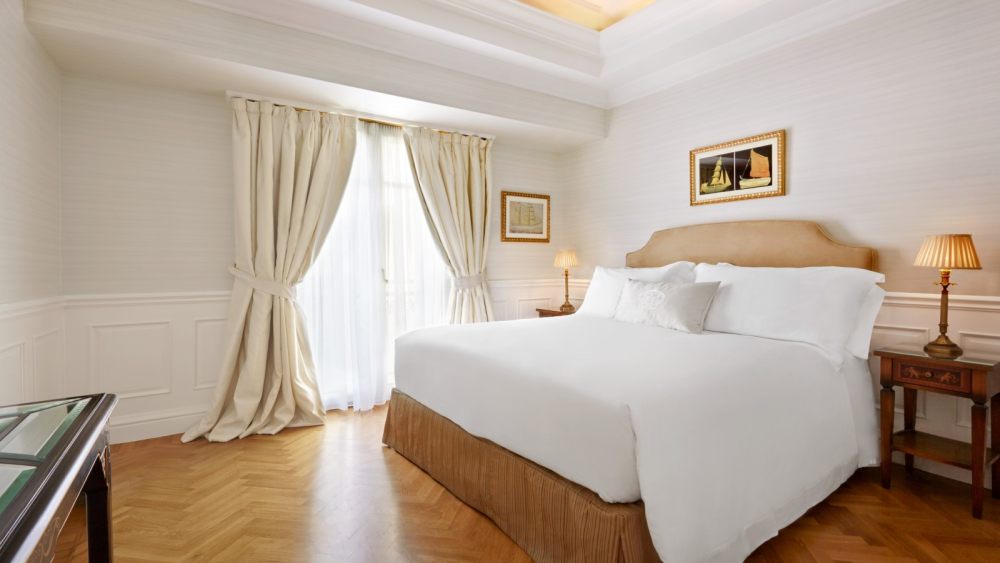 雅典乔治国王豪华精选酒店(官方摄影) King George, a Luxury Coll..._HotelKingGeorgeAthens_DeluxeSuiteBedroom.jpg