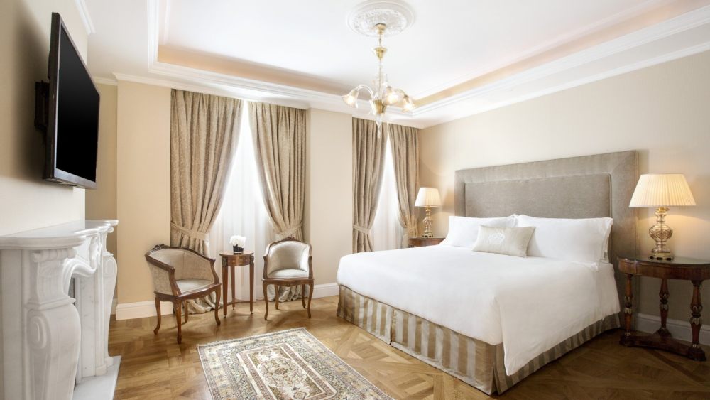 雅典乔治国王豪华精选酒店(官方摄影) King George, a Luxury Coll..._HotelKingGeorgeAthens_PenthouseMasterBedroom.jpg