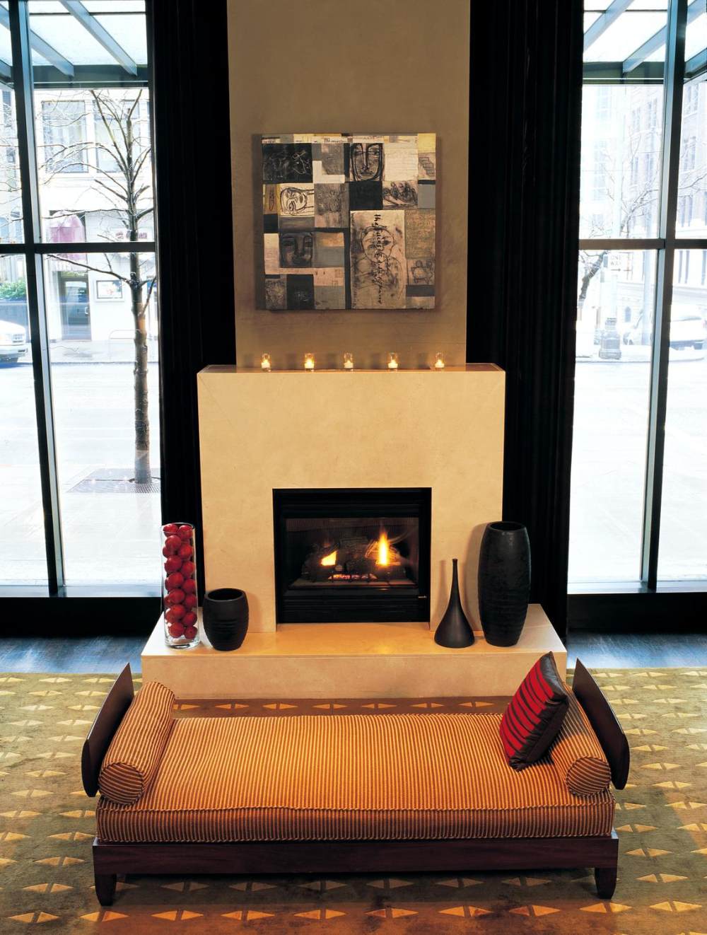 Seattle, Washington (WA), United States_9)W Seattle—Fireplace in Living Room 拍攝者.jpg