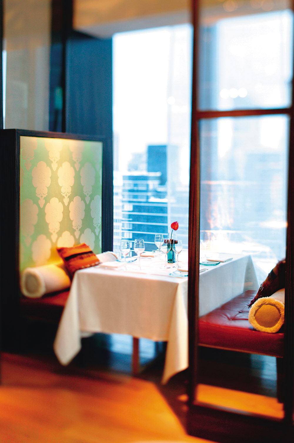 美国纽约文华东方酒店Mandarin Oriental, New York官方高清图_new-york-hotel-restaurant-asiate-booth-with-a-view.jpg