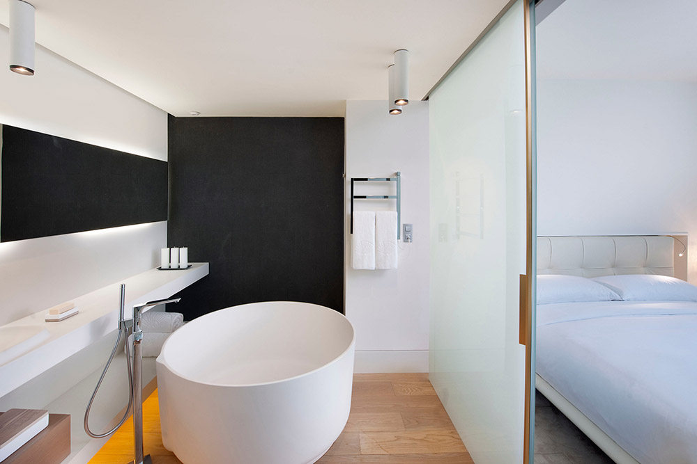 巴塞罗那文华东方酒店Mandarin Oriental, Barcelona 官方高清图_barcelona-room-deluxe-room-bath-1.jpg