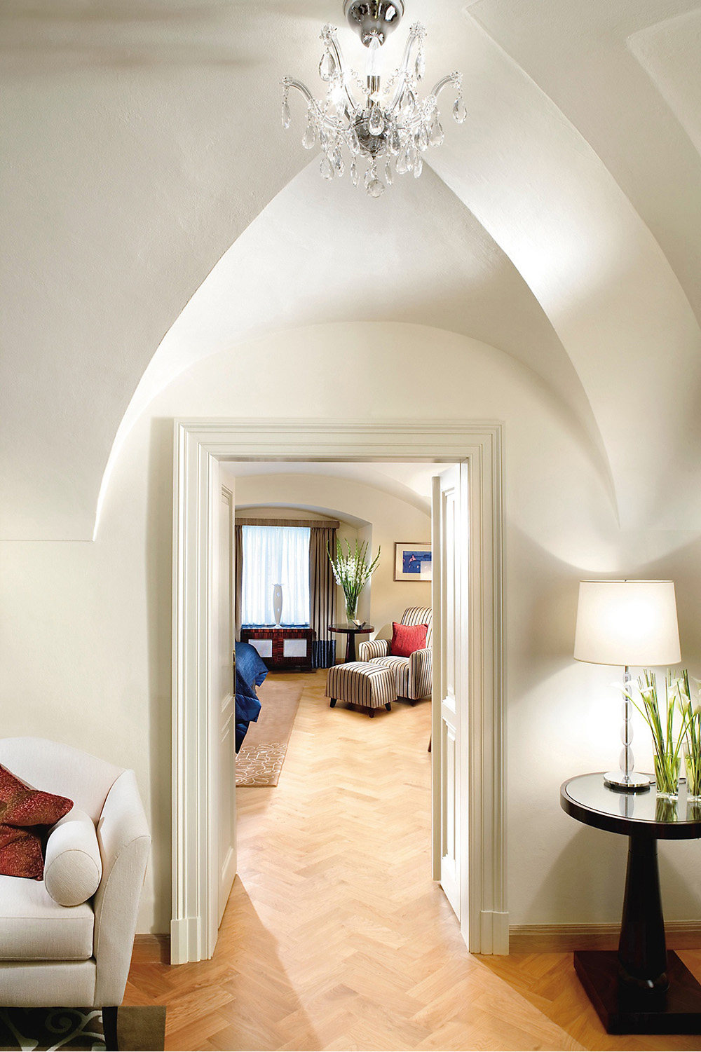 布拉格文华东方酒店Mandarin Oriental, Prague 官方高清图_prague-suite-deluxe-suite-living-room-01.jpg