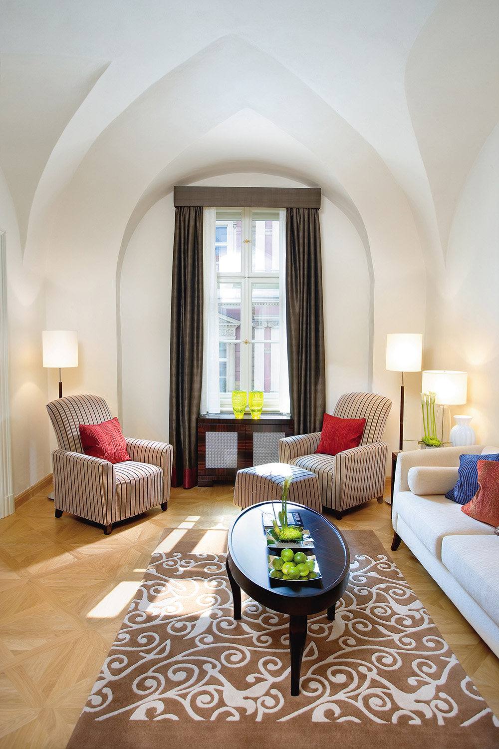 布拉格文华东方酒店Mandarin Oriental, Prague 官方高清图_prague-suite-mandarin-deluxe-suite-living-room-01.jpg