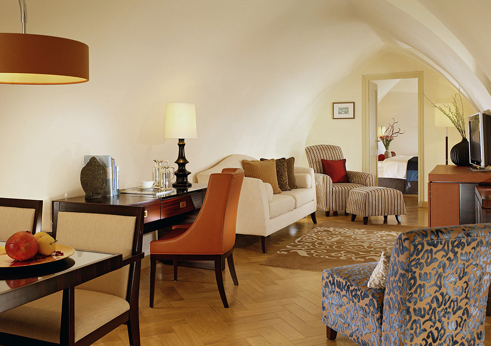 布拉格文华东方酒店Mandarin Oriental, Prague 官方高清图_prague-suite-oriental-suite-living-room-02.jpg