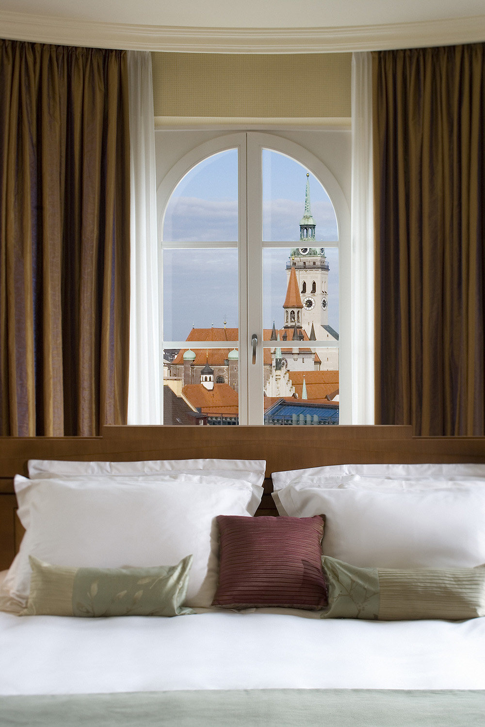 德国慕尼黑文华东方酒店 Mandarin Oriental, Munich 官方高清图_munich-suite-corner-suite-bedroom-2.jpg