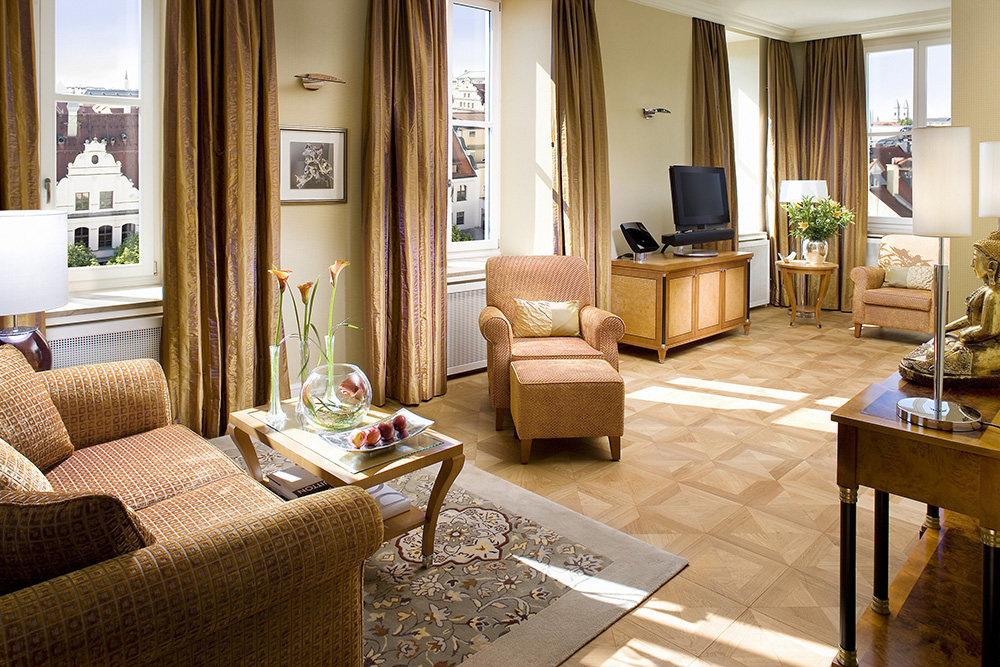 德国慕尼黑文华东方酒店 Mandarin Oriental, Munich 官方高清图_munich-suite-junior-suite-living-room-1.jpg