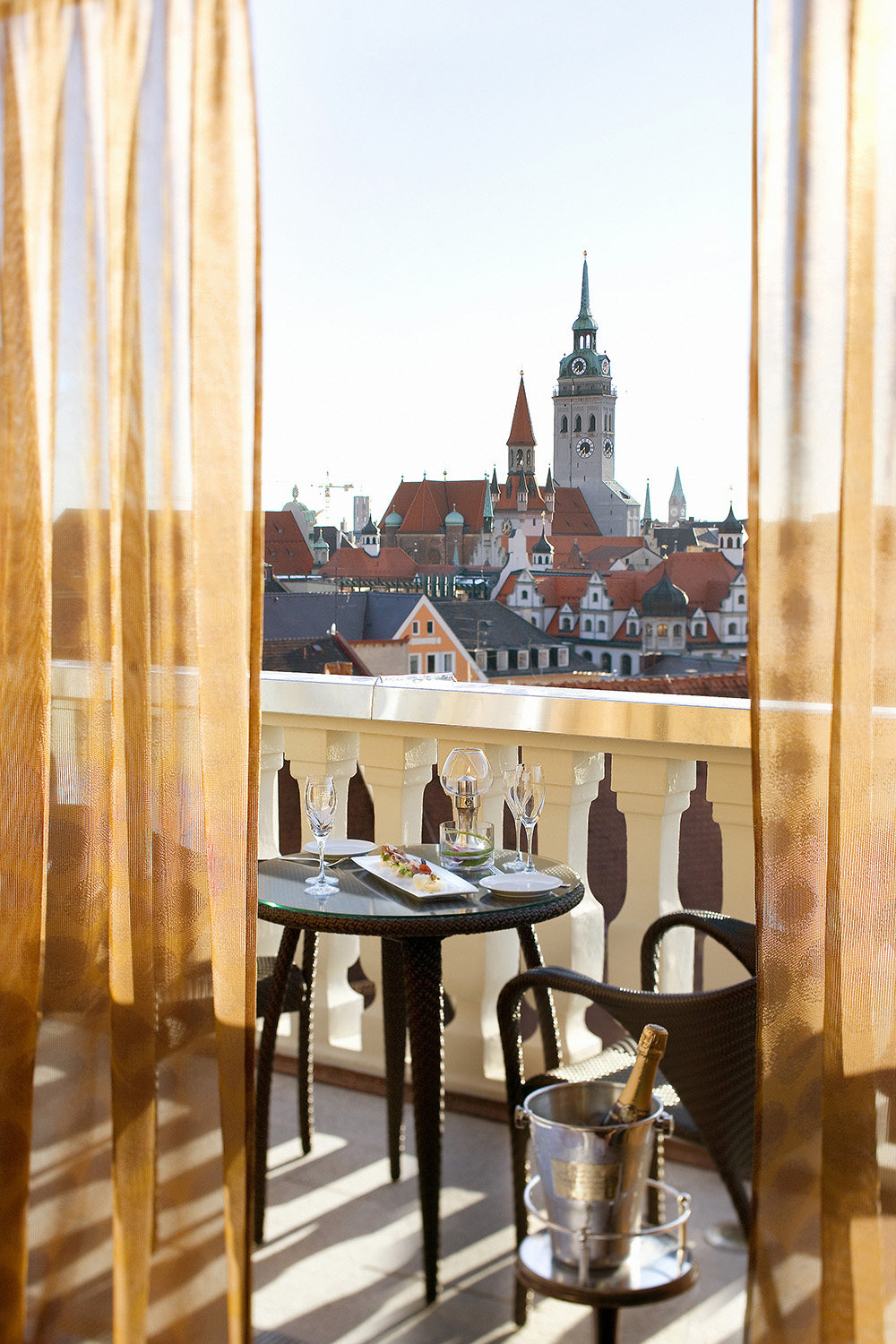 德国慕尼黑文华东方酒店 Mandarin Oriental, Munich 官方高清图_munich-suite-presidential-suite-balcony-1.jpg