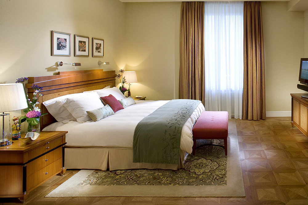 德国慕尼黑文华东方酒店 Mandarin Oriental, Munich 官方高清图_munich-suite-two-bedroom-tower-suite-bedroom-1.jpg