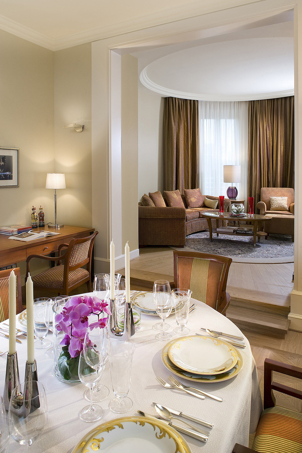 德国慕尼黑文华东方酒店 Mandarin Oriental, Munich 官方高清图_munich-suite-two-bedroom-tower-suite-dining-area-1.jpg