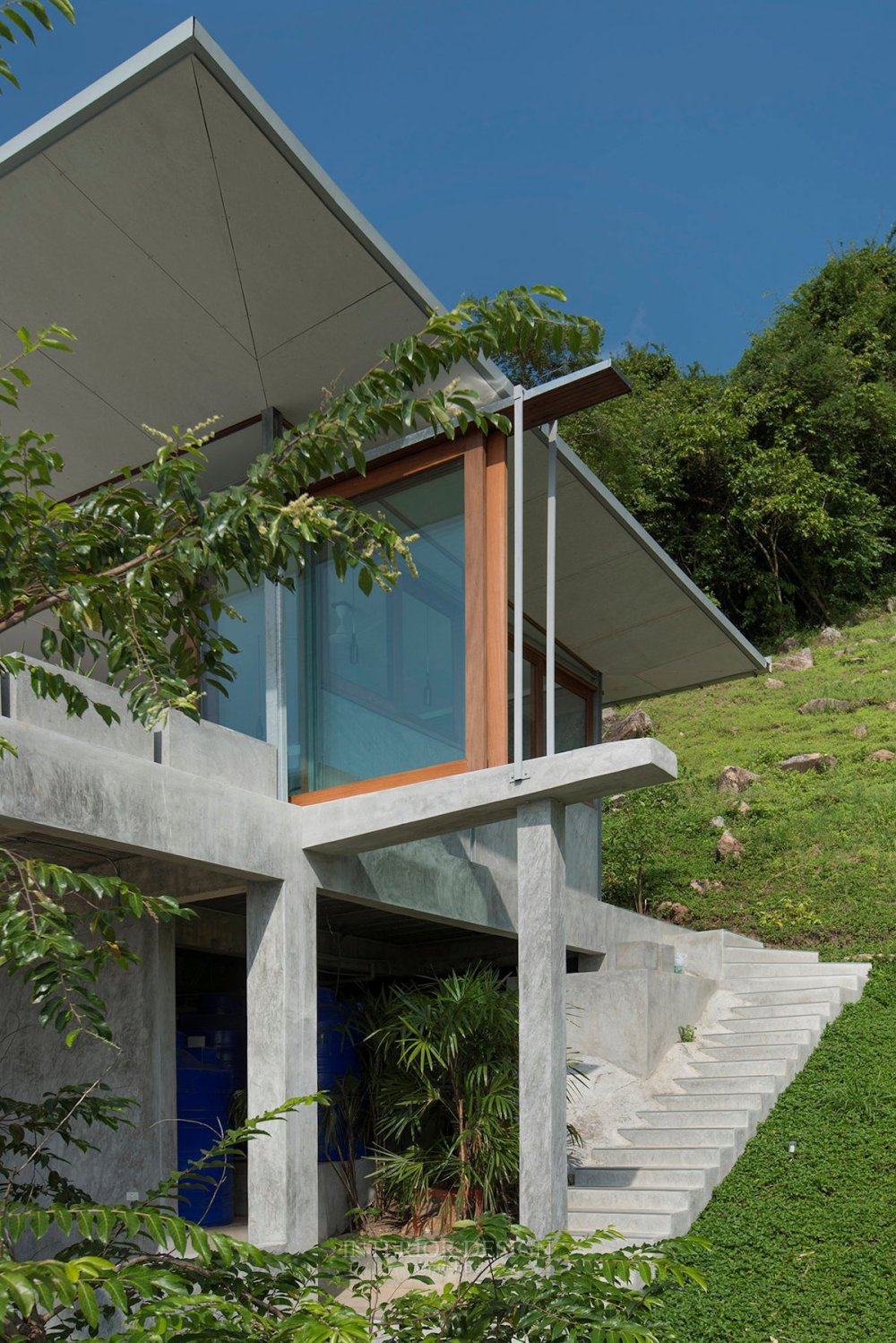 Architect Marc Gerritsen has designed a home for himself in Koh Samui, Thailand_nh_200314_07.jpg