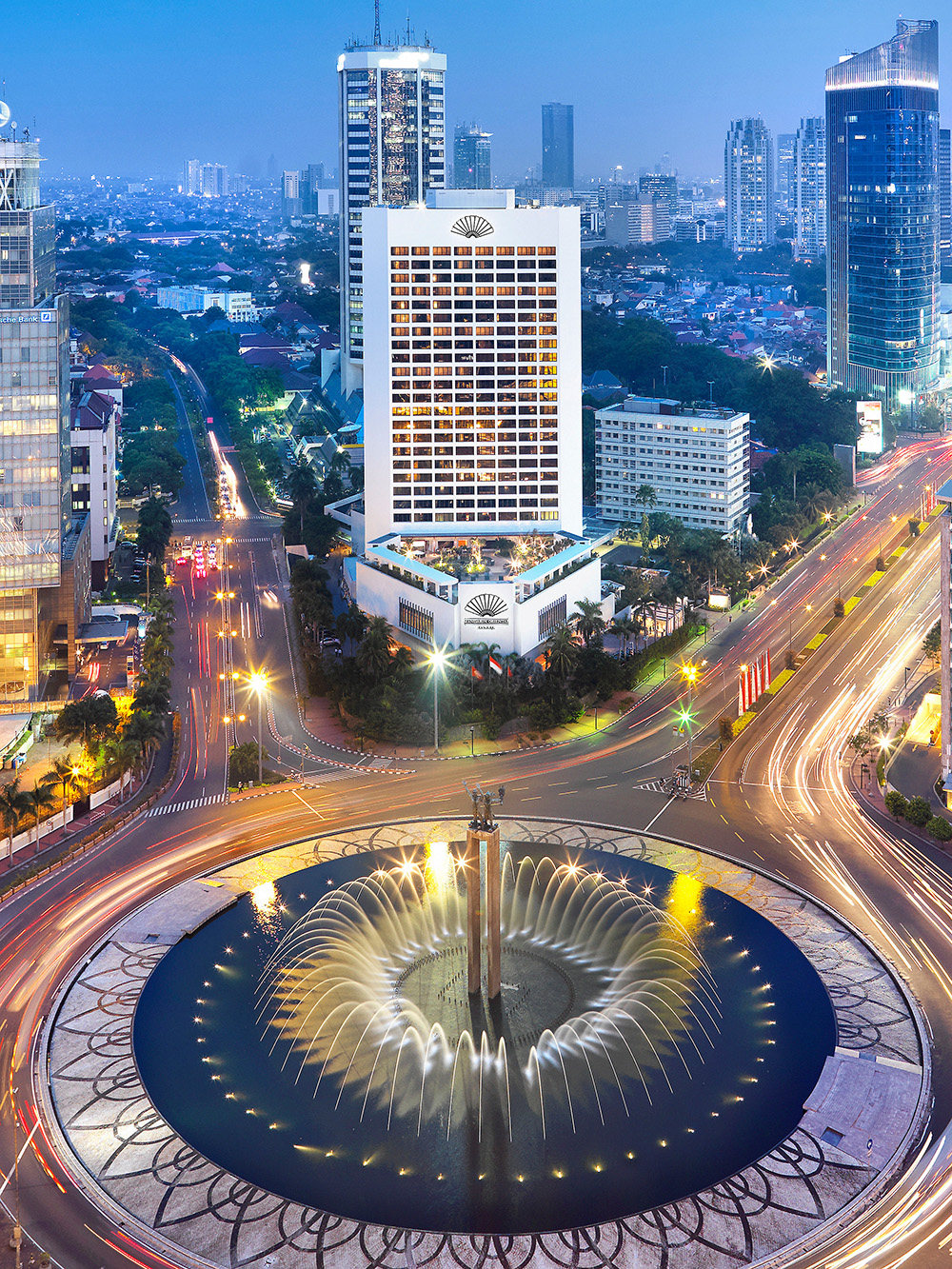 雅加达文华东方酒店Mandarin Oriental Jakarta 官方高清图_jakarta-exterior-view-night-01.jpg