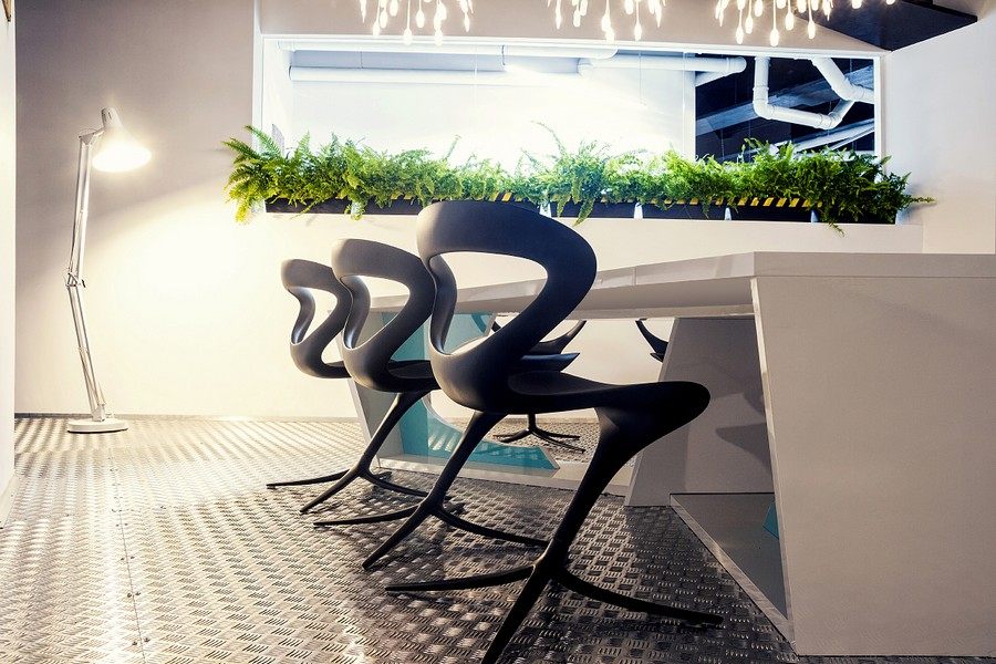 以“飞船”为主题的办公室_Potted-plants-inside-a-modern-office-design.jpg