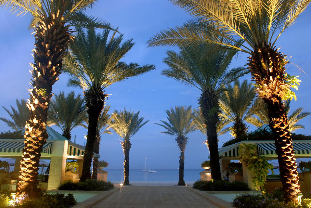 大开曼岛七哩滩威斯汀度假酒店_35)The Westin Casuarina Resort &amp_ Spa, Grand Cayman—Beach Walkway 拍攝者.jpg