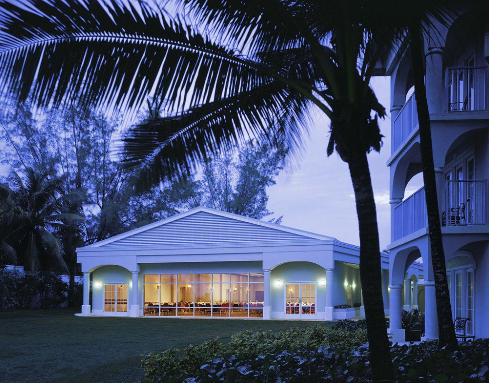 大开曼岛七哩滩威斯汀度假酒店_1)The Westin Casuarina Resort &amp_ Spa, Grand Cayman—Exterior 拍攝者.jpg