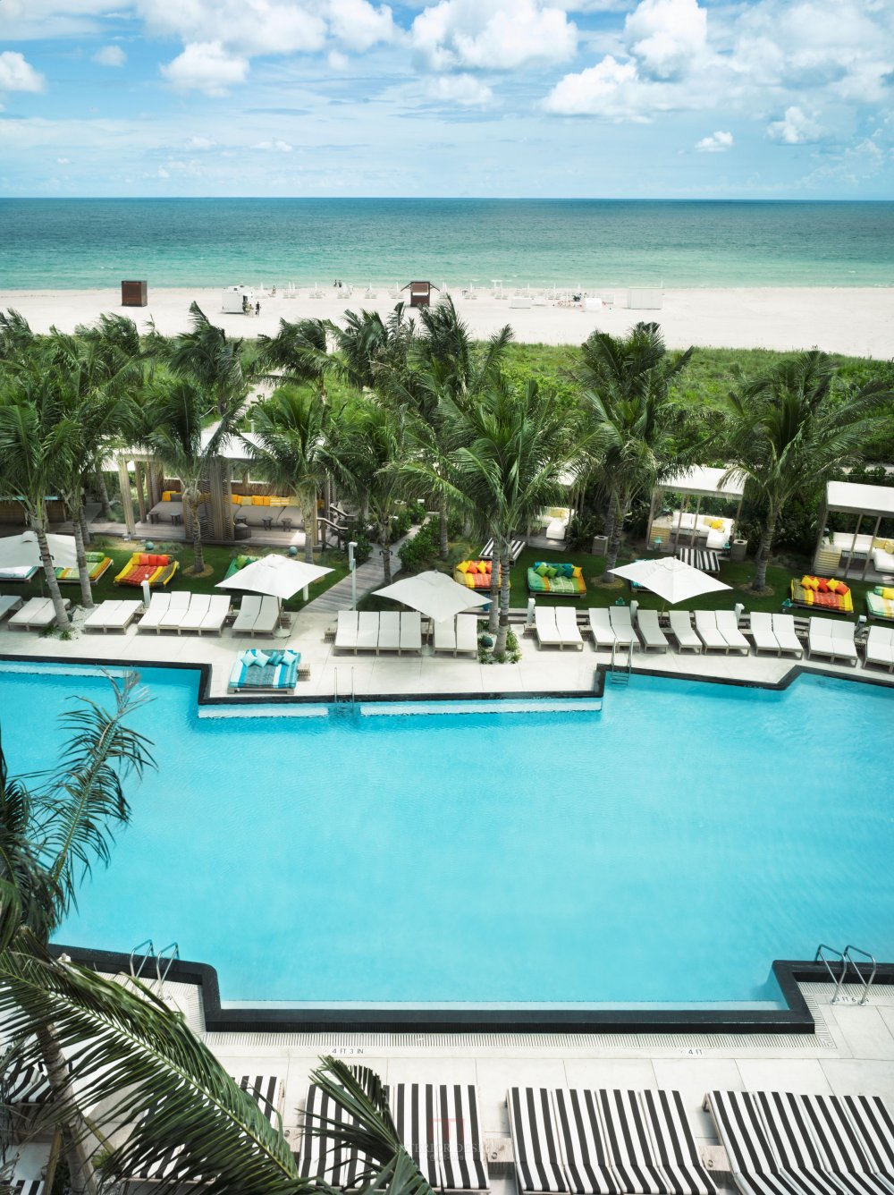 Yabu Pushelberg--迈阿密南海滩W酒店（官方摄影+视频+平面）_W-South-Beach-Hotel-Residences-Pool.jpg