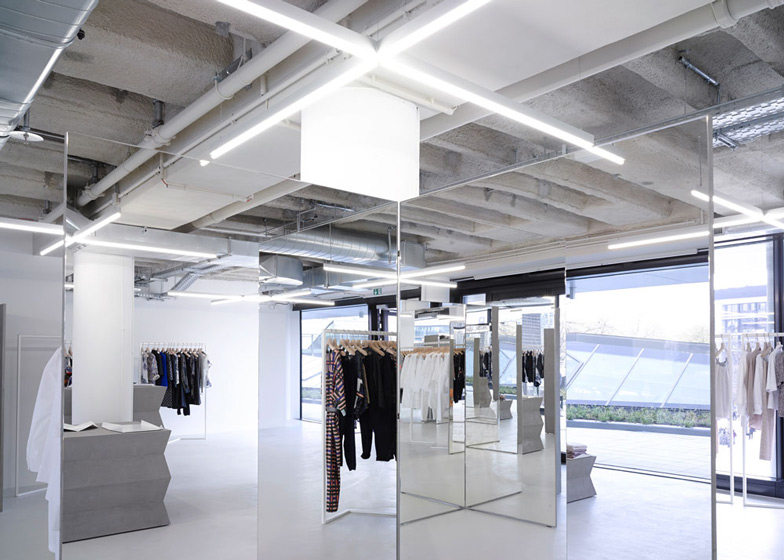 柏林精品服装店_ODEEH-Concept-Store-by-Zeller-and-Moye_dezeen_ss_6.jpg