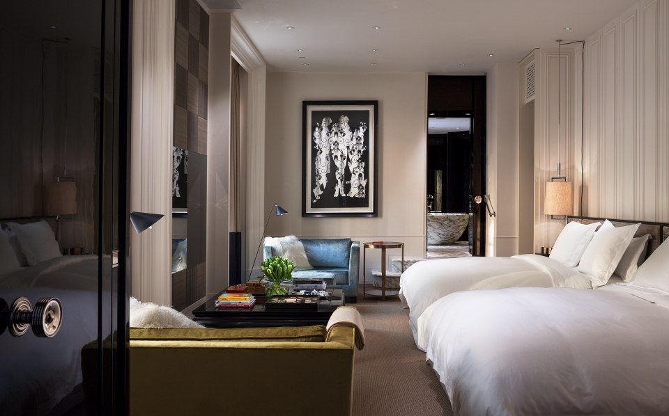 Tony Chi -伦敦瑰丽酒店 Rosewood London_Manor House Bedroom at Rosewood London 960x598.jpg