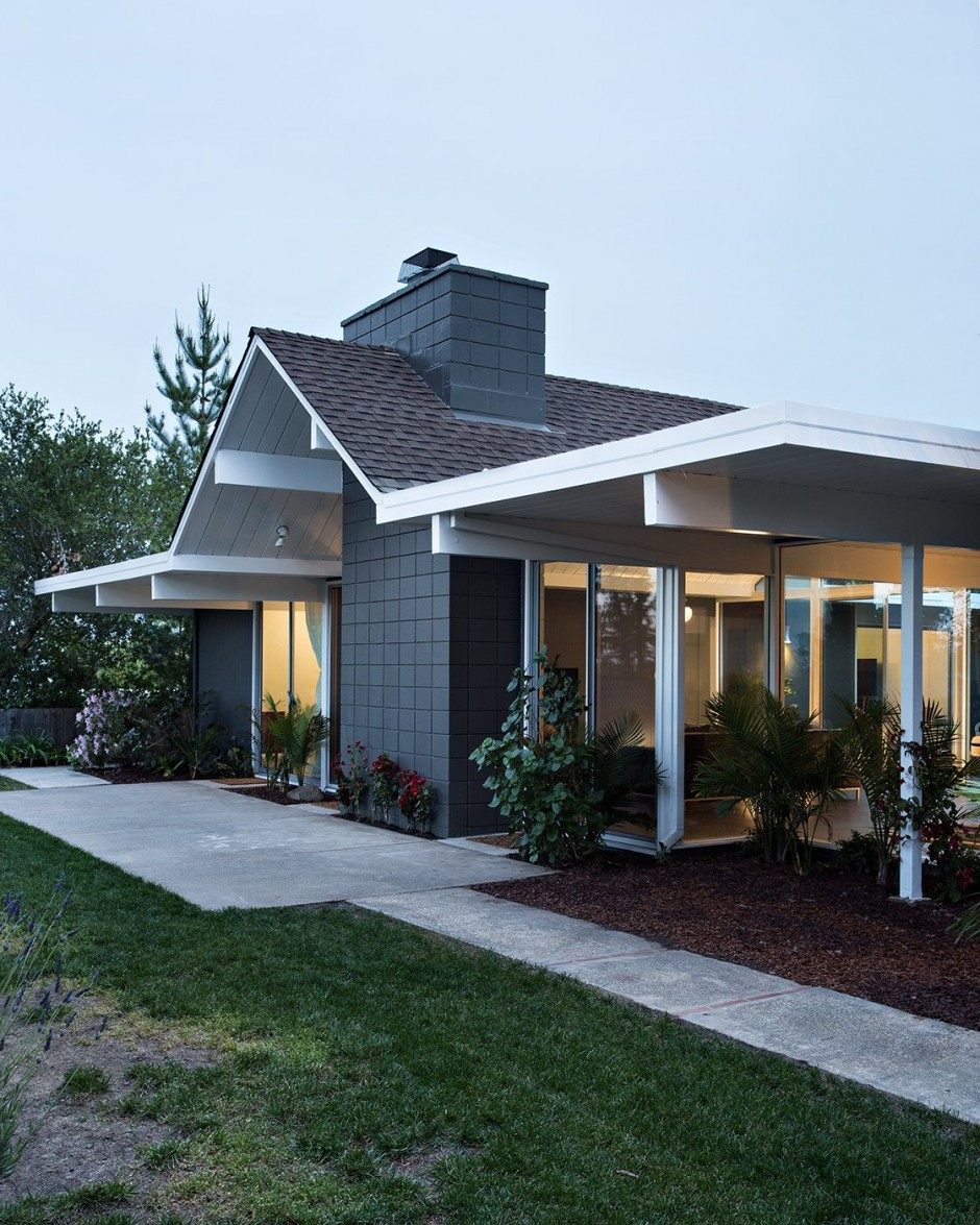 美国加州农场别墅改造Double Gable Eichler Remodel by Klopf Architecture_dg_070514_01-940x1175.jpg