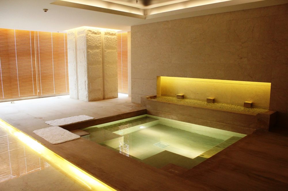上海卓美亚喜玛拉雅酒店(官方摄影) Jumeirah Himalayas Hotel_Jumeirah Himalayas Hotel - Traditional Hot Stone Bath .jpg