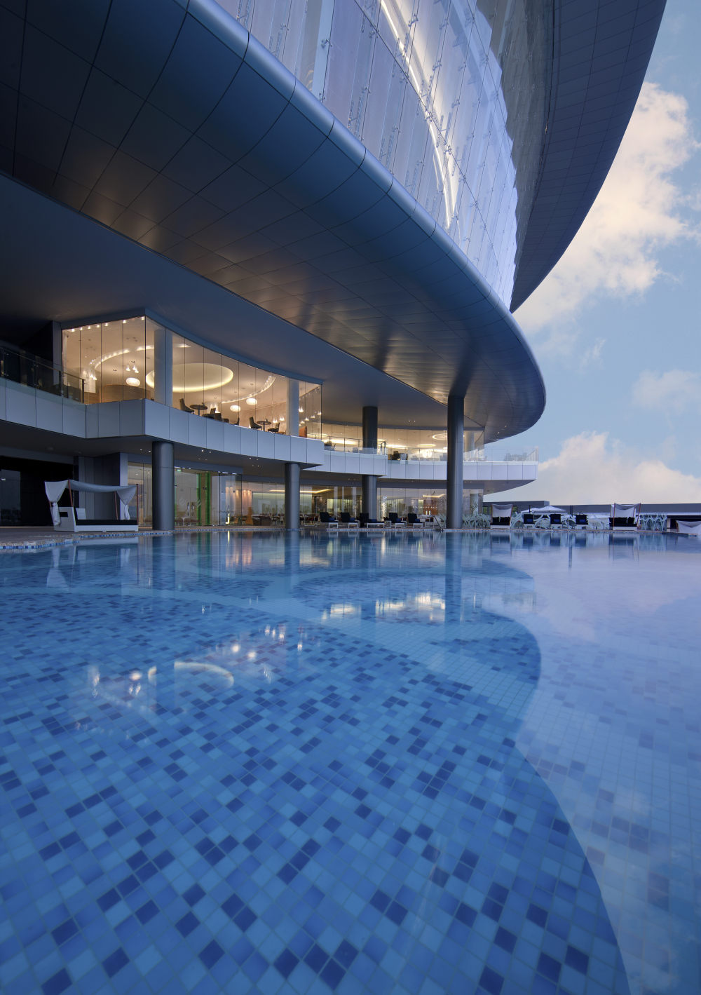 阿布扎比卓美亚阿提哈德酒店(官方摄影) Jumeirah at Etihad Towers_Jumeirah at Etihad Towers-Swimming Pool.jpg