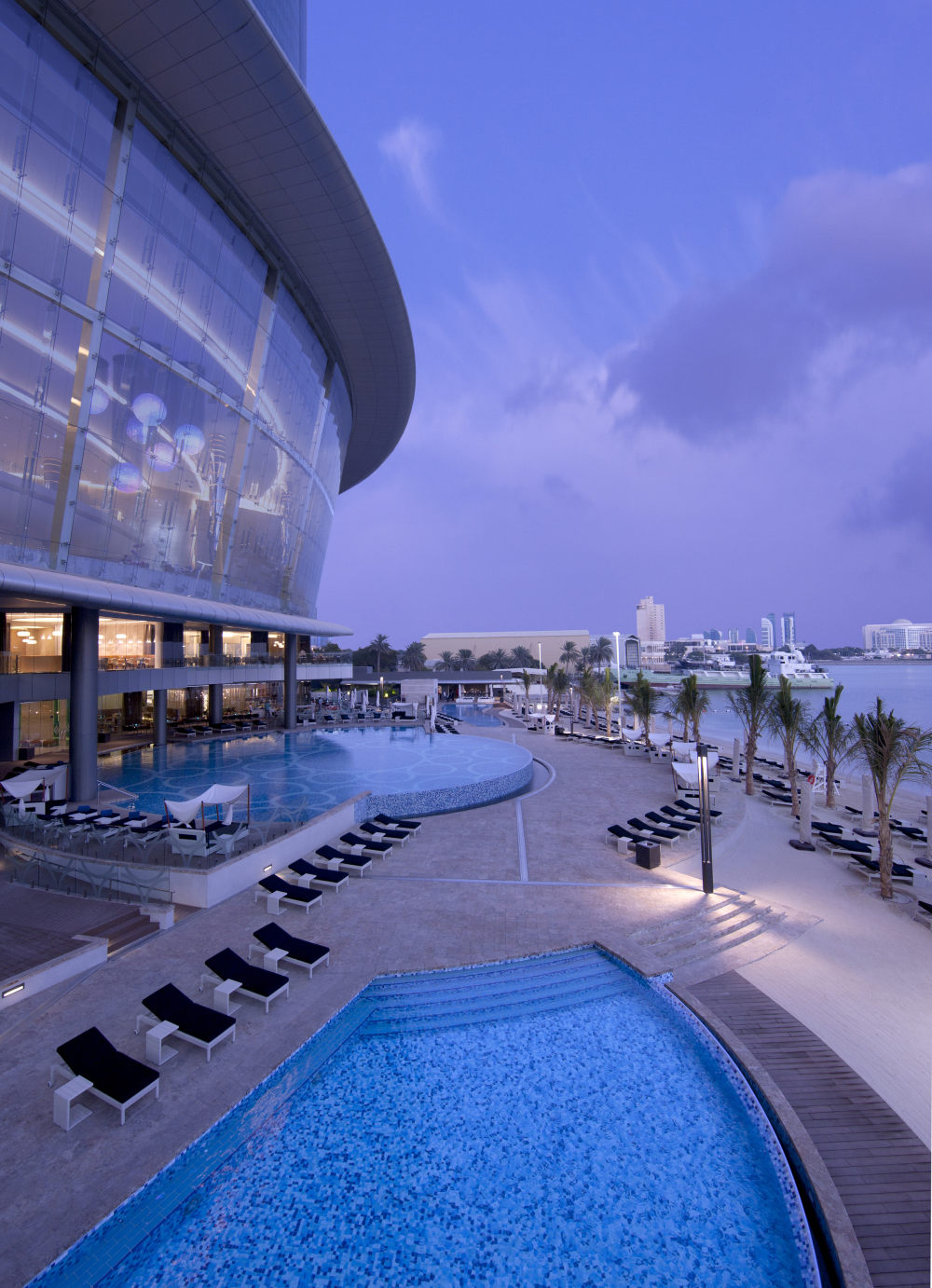 阿布扎比卓美亚阿提哈德酒店(官方摄影) Jumeirah at Etihad Towers_Jumeirah at Etihad Towers-Swimming Pool-Aerial View.jpg