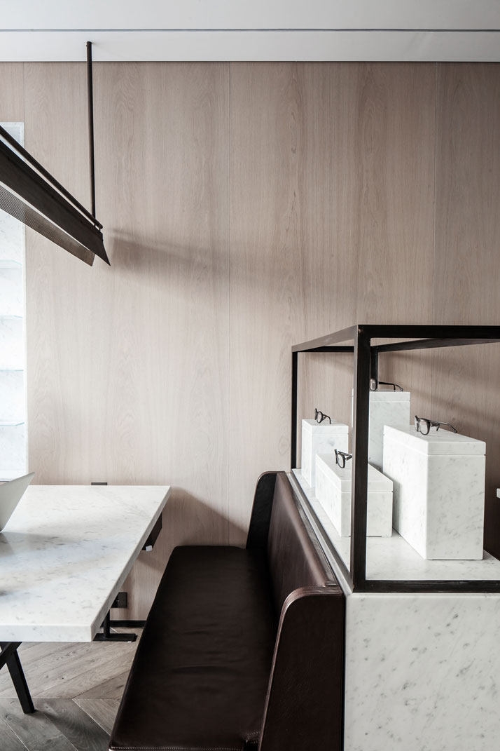 布鲁塞尔的一家精工眼镜店_8-Nicolas-Schuybroek-Architects-Lionel-Sonkes-Lunetterie-photo-by-thomas-de-bruy.jpg