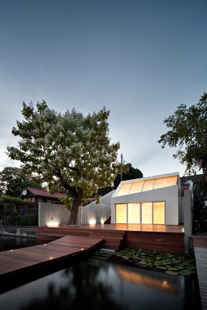 奥地利维也纳Bathing Hut_52586757e8e44ecb17000870_bathing-hut-share-architects__mg_6344-667x1000.jpg