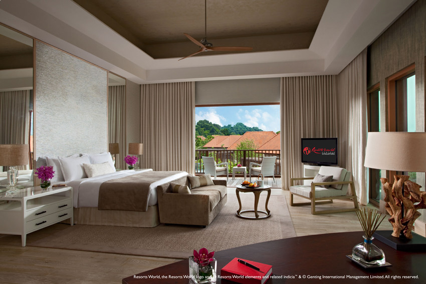 Beach-Villas_The-Palace_Master-Bedroom.jpg