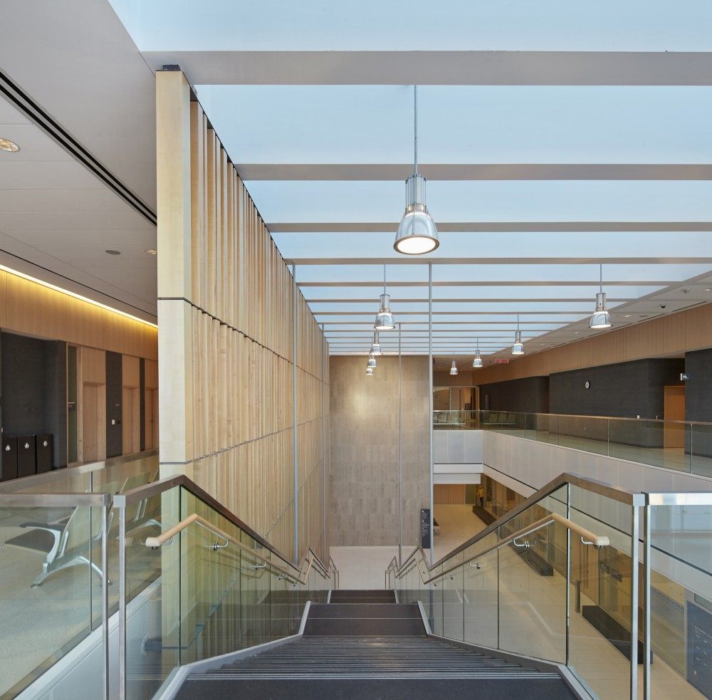 53894545c07a805cea000044_thunder-bay-courthouse-adamson-associates-architects_tb.jpg